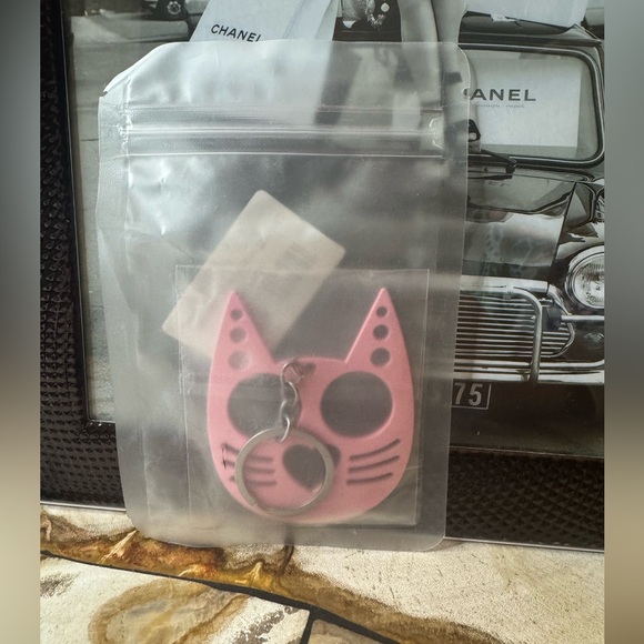 Cat Self Defense Key Chain - Pink - NEW IN PACKAGE!! - Picture 5 of 6